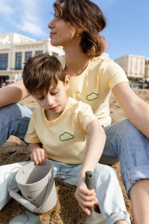| NOS MINIS TEE SHIRT JAUNE NUAGE VERT FEMME ENFANT2 scaled Nos minis