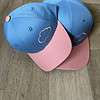 Casquette Nos minis bleu et rose adulte