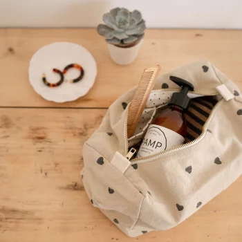 Sac A Langer Raphaël Kaki | trousse de toilette vic imprime coeur sable 93e4afc6 1550 4641 b5eb 8271e7fad205 Nos minis